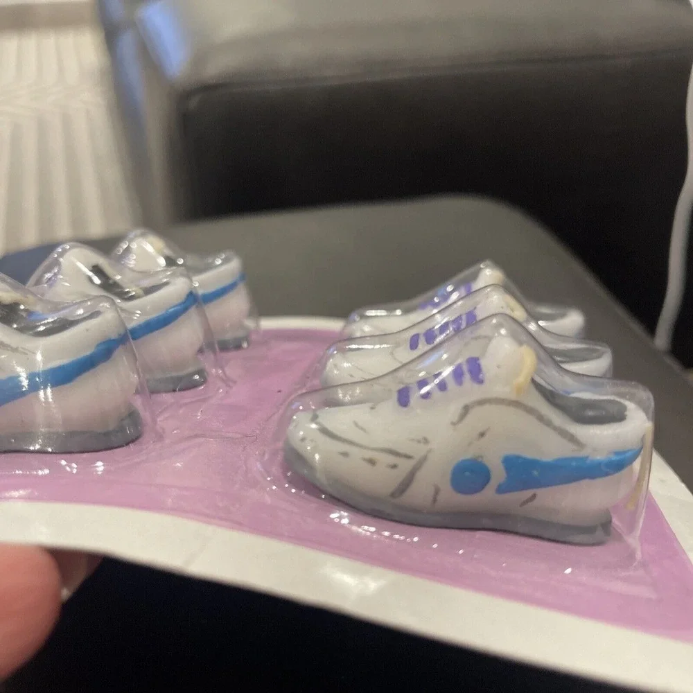 NEW WILTON VINTAGE IN-LINE SKATES & ATHLETIC SHOE CAKE‎ & PARTY SUPPLY CANDLES,